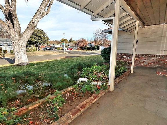 3rd image of 1124 La Jolla Way