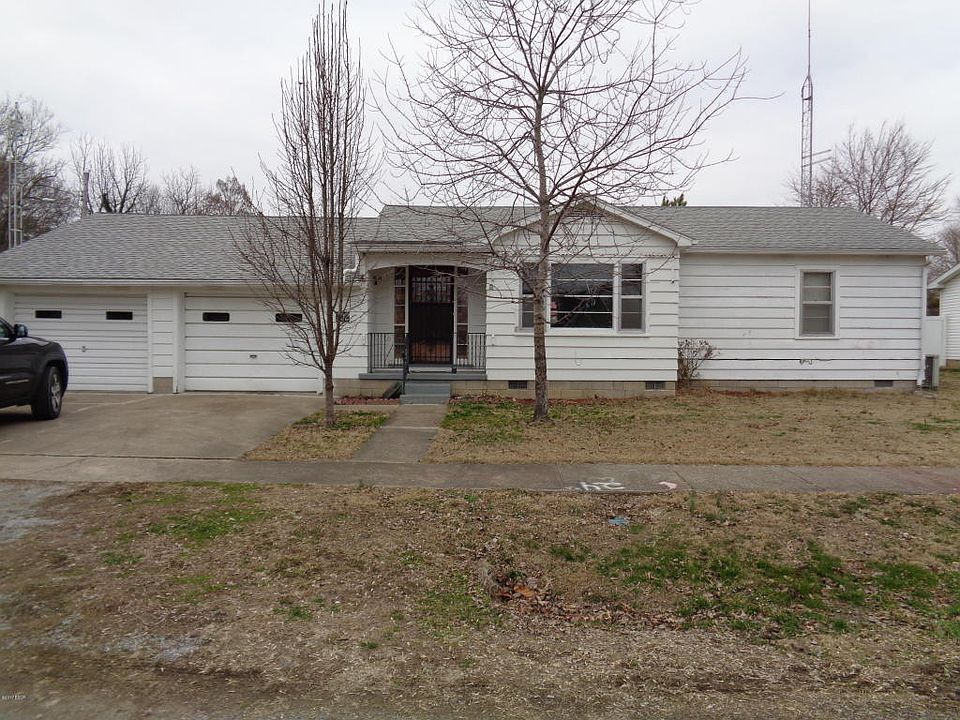 1st image of 102 E Walker St