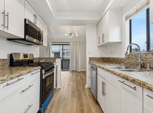 1251 Brockton Ave APT 204, Los Angeles, CA 90025
