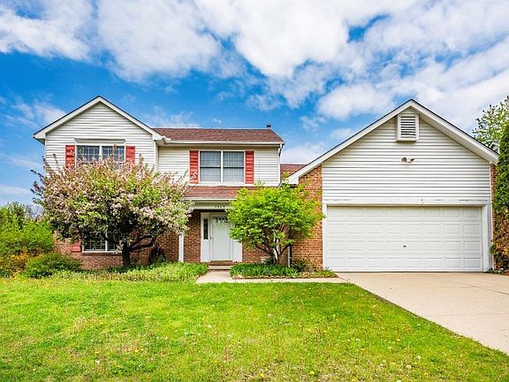 3rd image of 2403 Tamarack Ct