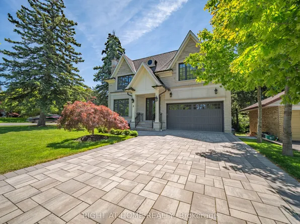 2 Finchley Rd, Toronto, ON M9A 2X3