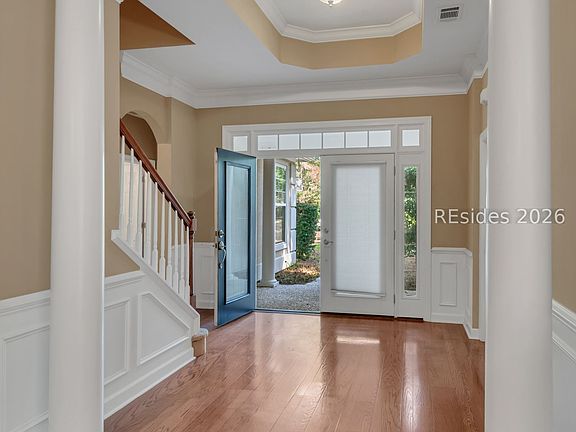 4th image of 8 Island West Ct
