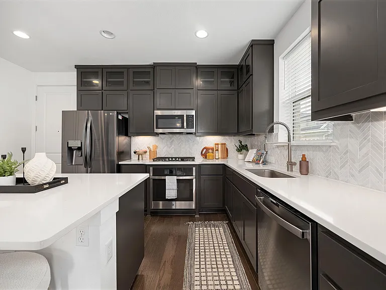 2409 Simond Ave #E — Photo 8