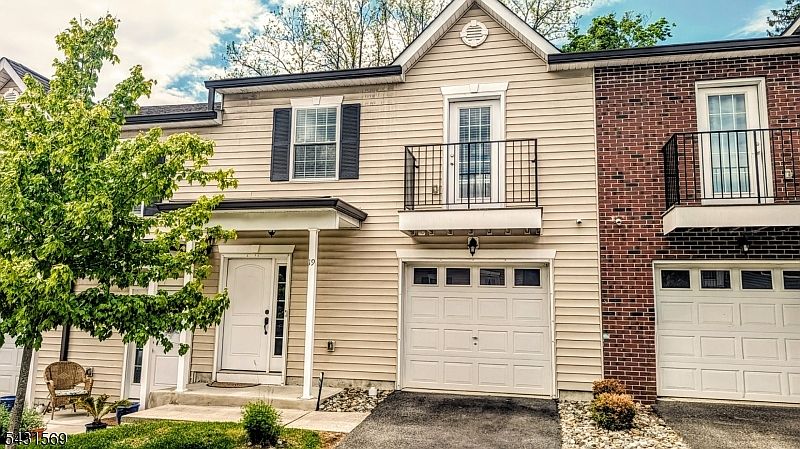 1st image of 19 Gregg Ct