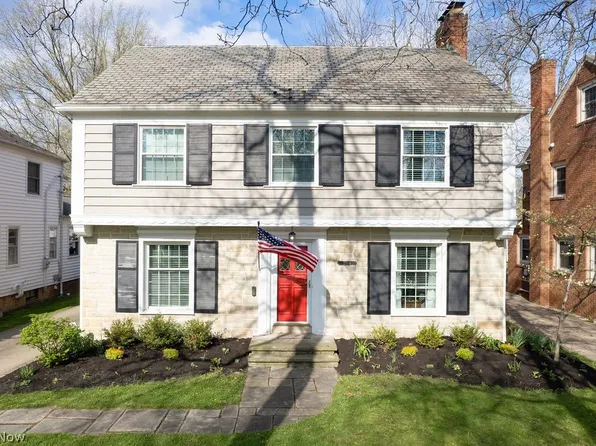 2304 Loyola Rd, University Heights, OH 44118