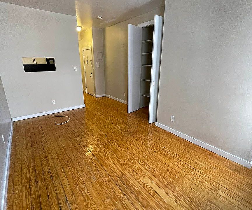 1st image of 231 W 18th St