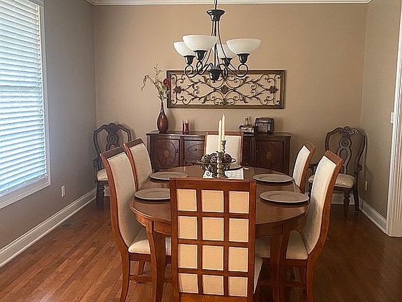 Dining room with tray 