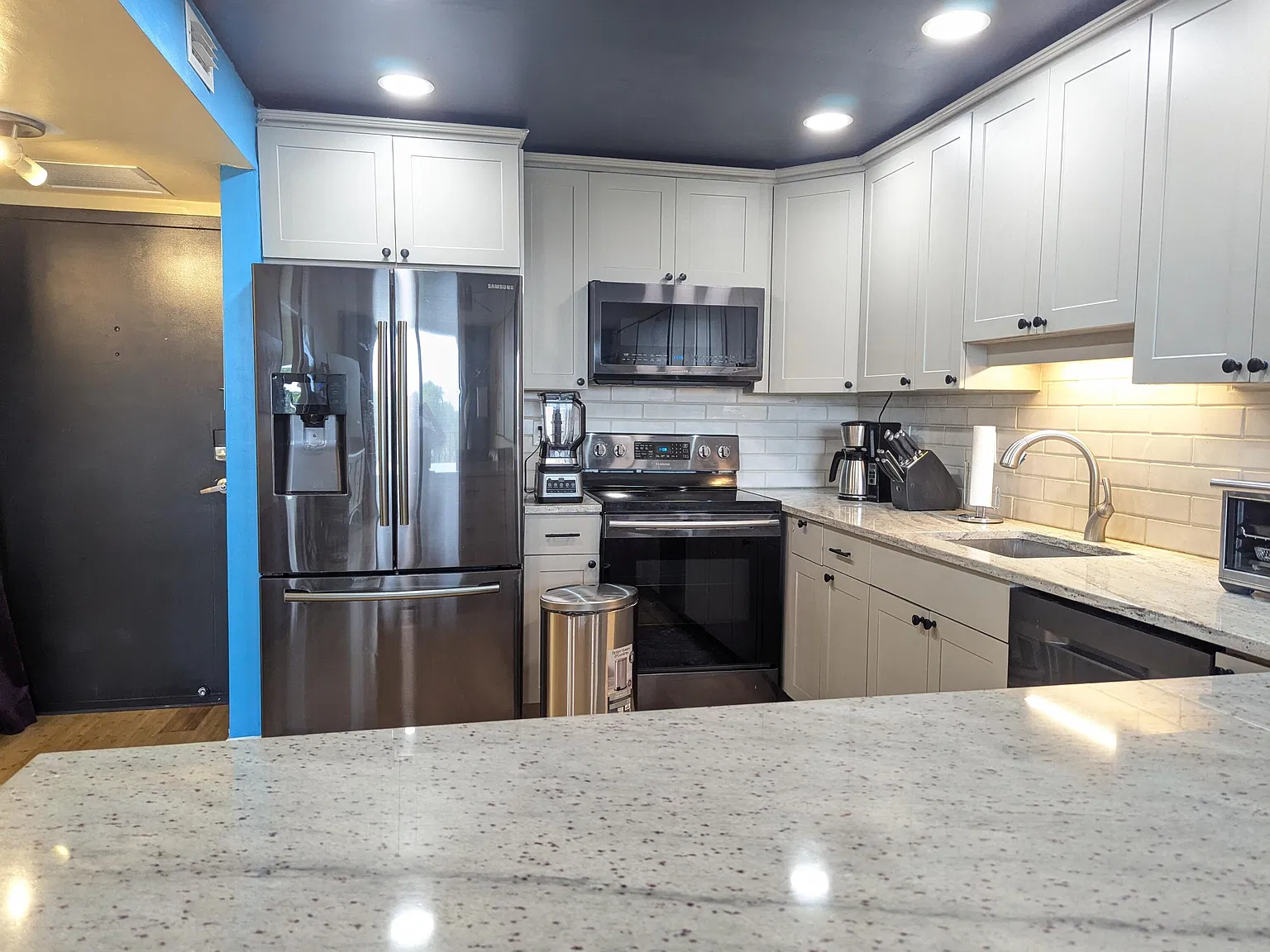 1 bed, 1.5 bath, 775 sqft, $2,300 — Photo 3