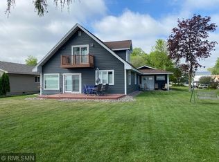 757 Woodland Dr SE, Forest Lake, MN 55025