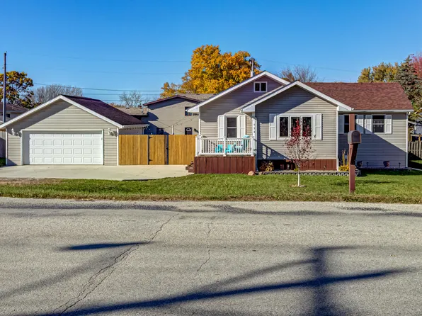 115 Hillcrest Dr, Story City, IA 50248