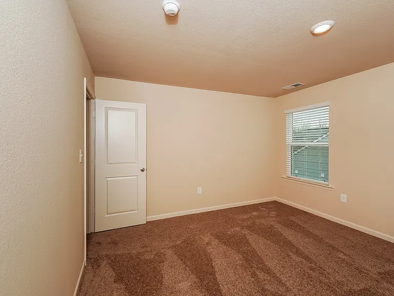 525 Clover Cir — Photo 12