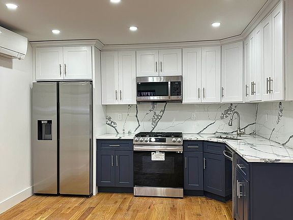 3rd image of 708 Putnam Ave #1E