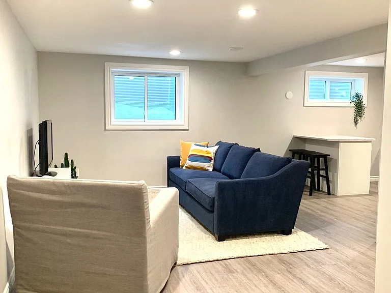 11 Daphne Cres #LOWER — Photo 5