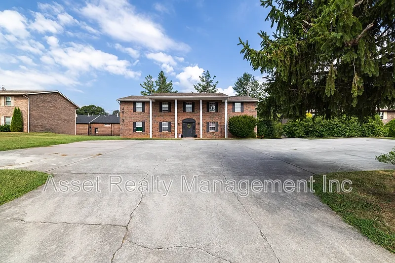 2 bed, 1.0 bath, 850 sqft, $1,295 — Photo 2