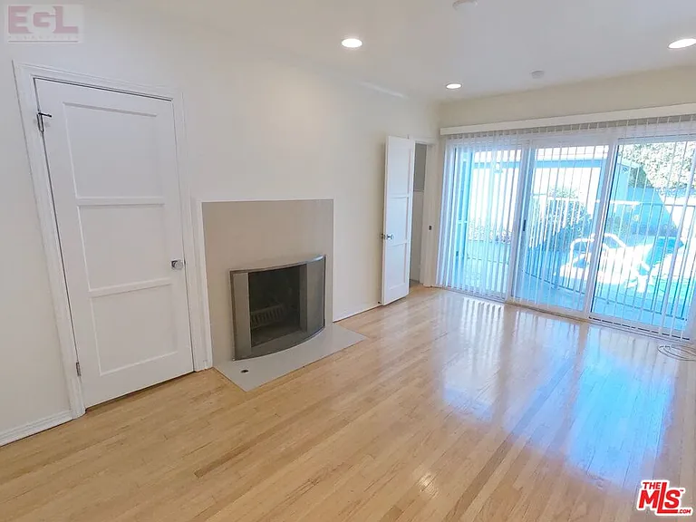 10749 Wellworth Ave — Photo 10