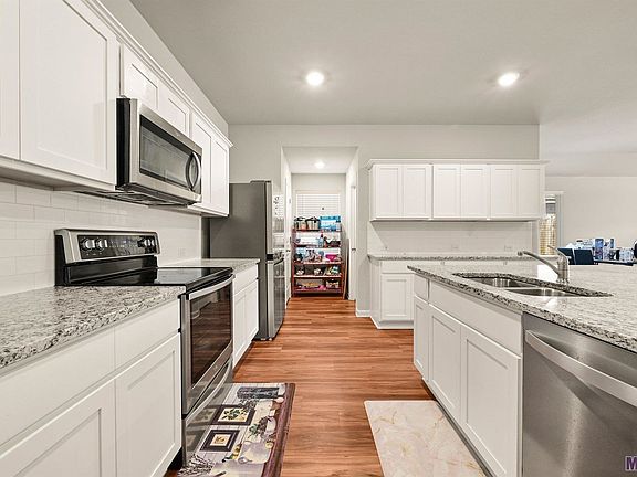 4th image of 8326 Rosemary Ave