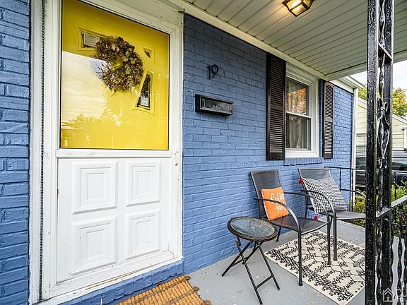 2nd image of 19 Stratford Ave