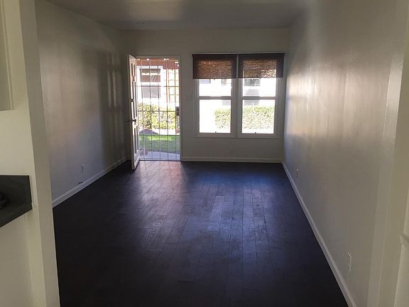 4th image of 2536 N Buena Vista St
