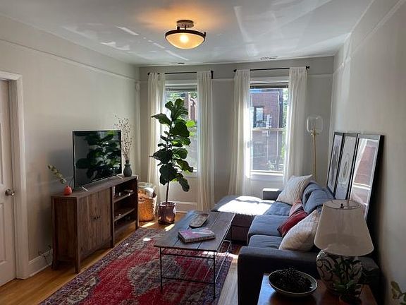 5th image of 1082 N Marshfield Ave APT 2F