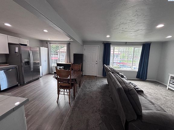 3rd image of 526 S 40th Ave APT D210