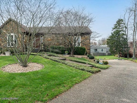 3rd image of 104 Towne Creek Ct