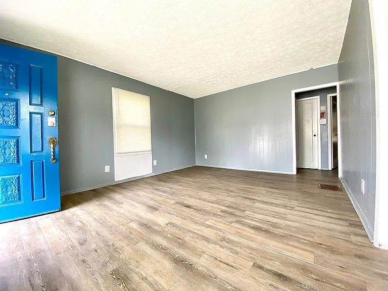 1921 Gault St — Photo 7