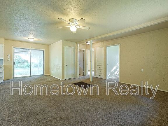 3rd image of 2621 SW 52nd St