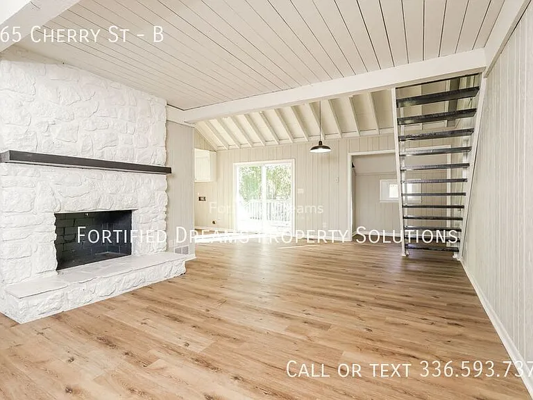 165 Cherry Ln #B — Photo 4