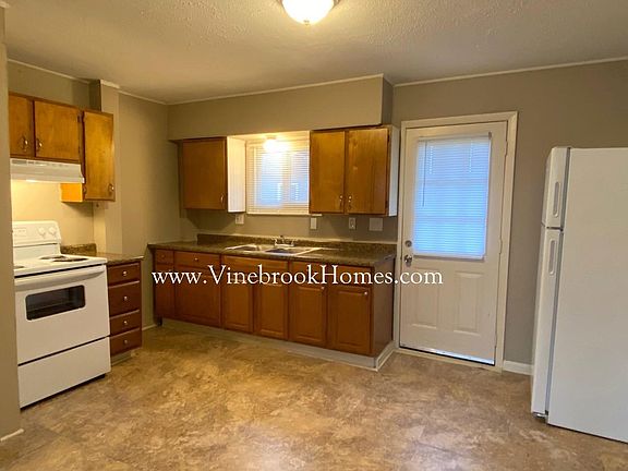3rd image of 859 Flintridge Dr