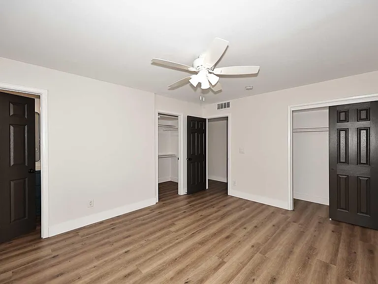 10537 W La Jolla Dr — Photo 16