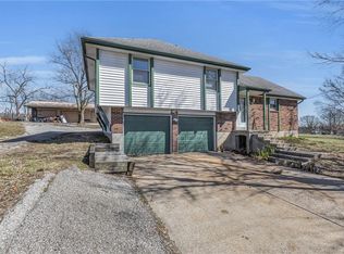 8611 Grant Dr, Raytown, MO 64138