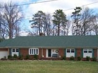 304 Cedarwood Dr, Jamestown, NC 27282