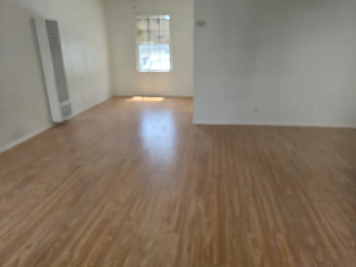 Building Photo - 1104 S Norton Ave #9
