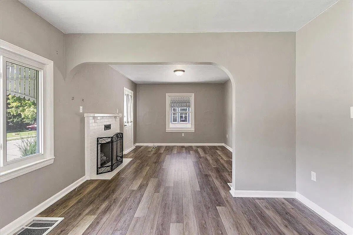 2 bed, 714 sqft, $1,220 — Photo 1
