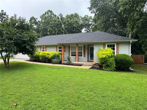 11 Primrose Ln, Bella Vista, AR 72714