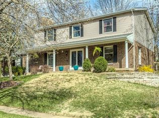 902 Mansionhill Dr, Ballwin, MO 63011