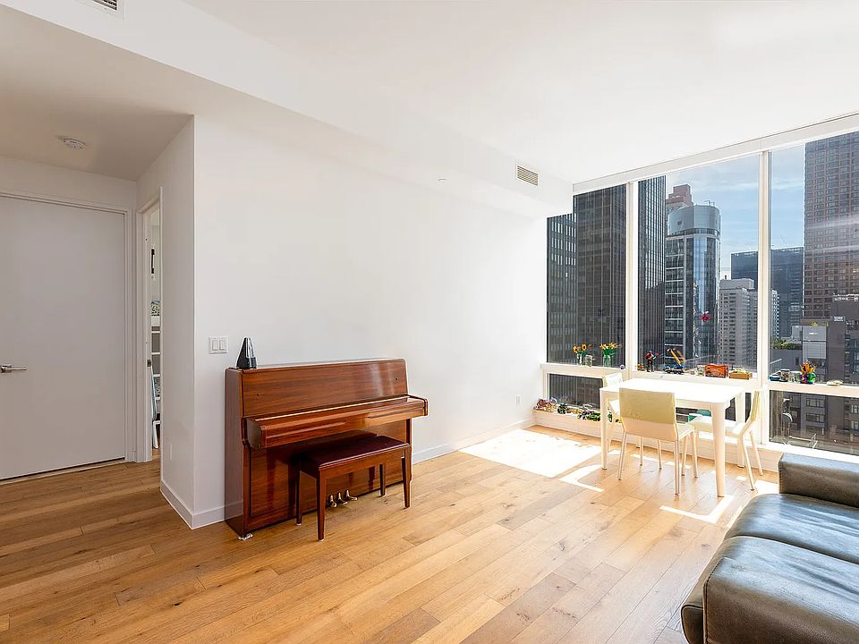 1st image of 325 Lexington Ave APT 21E