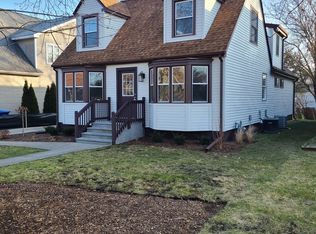 221 Syril Dr, Geneva, IL 60134