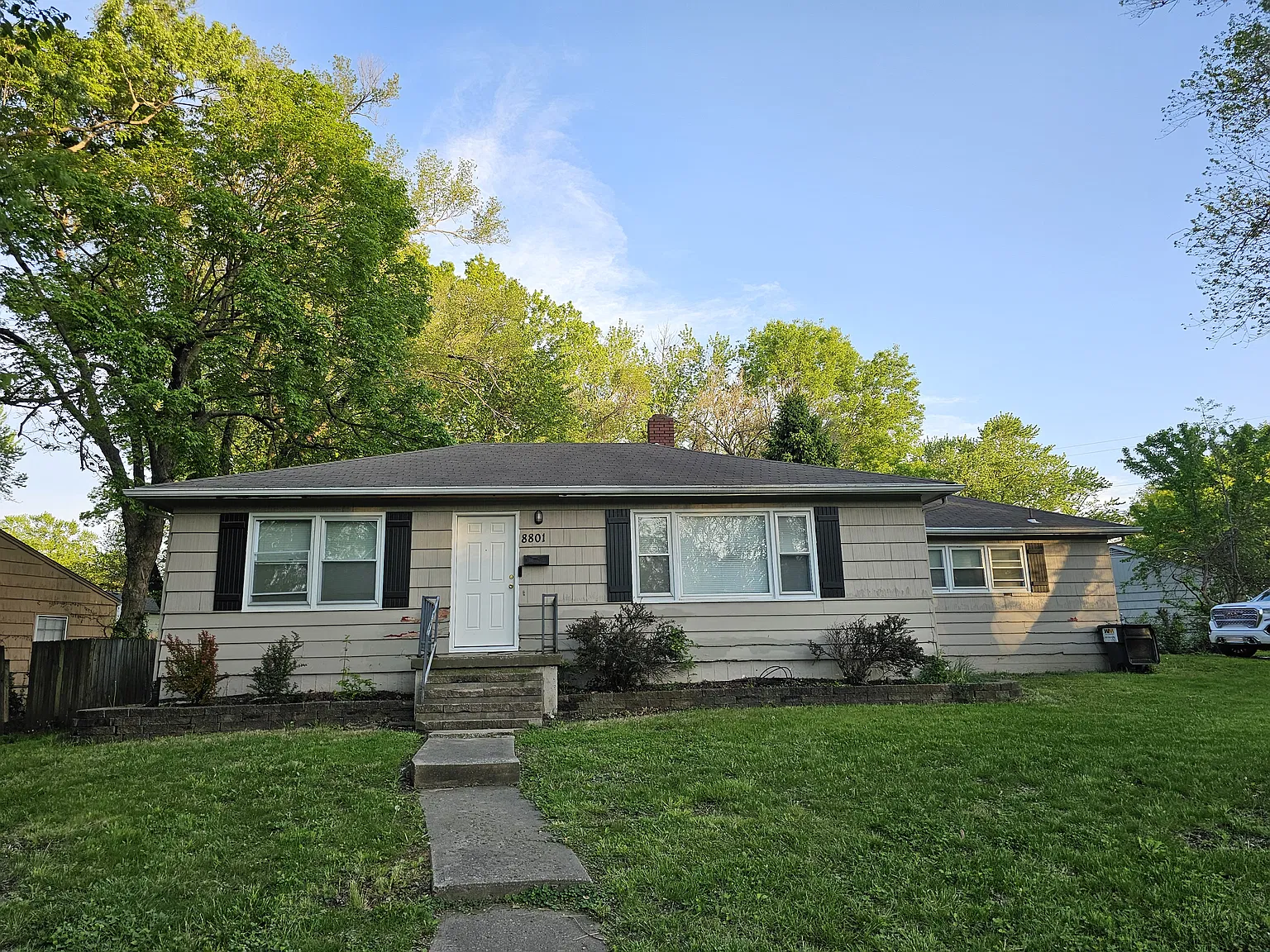 3 bed, 1.5 bath, 1400 sqft, $1,700 — Photo 1
