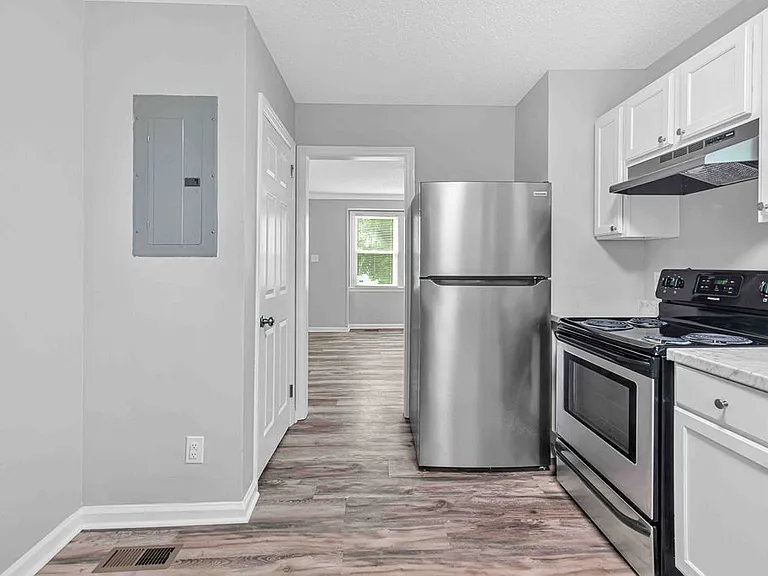 322 Starling St #1 — Photo 8