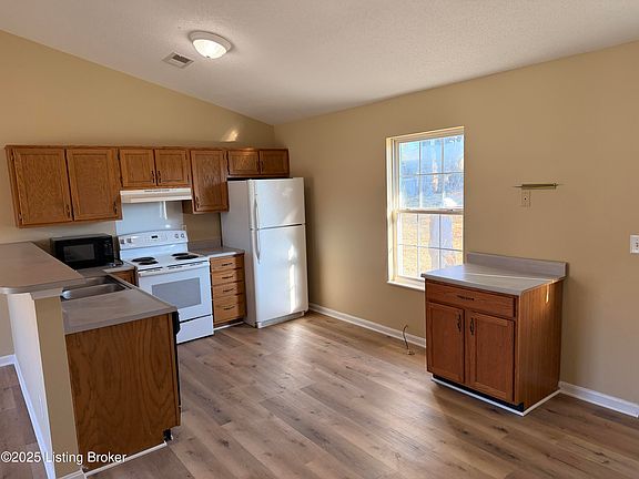 4th image of 1204 Williamsburg Dr
