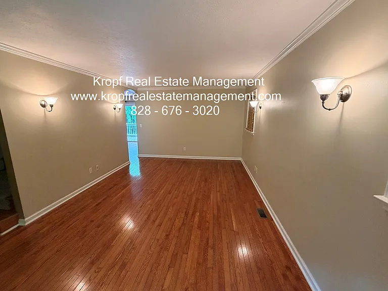 148 Sequoyah Hills Dr — Photo 2