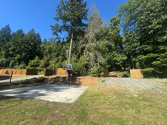 3rd image of 271 Coon Creek Rd
