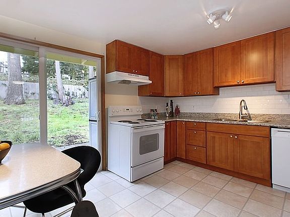 New kitchen w/slab granite