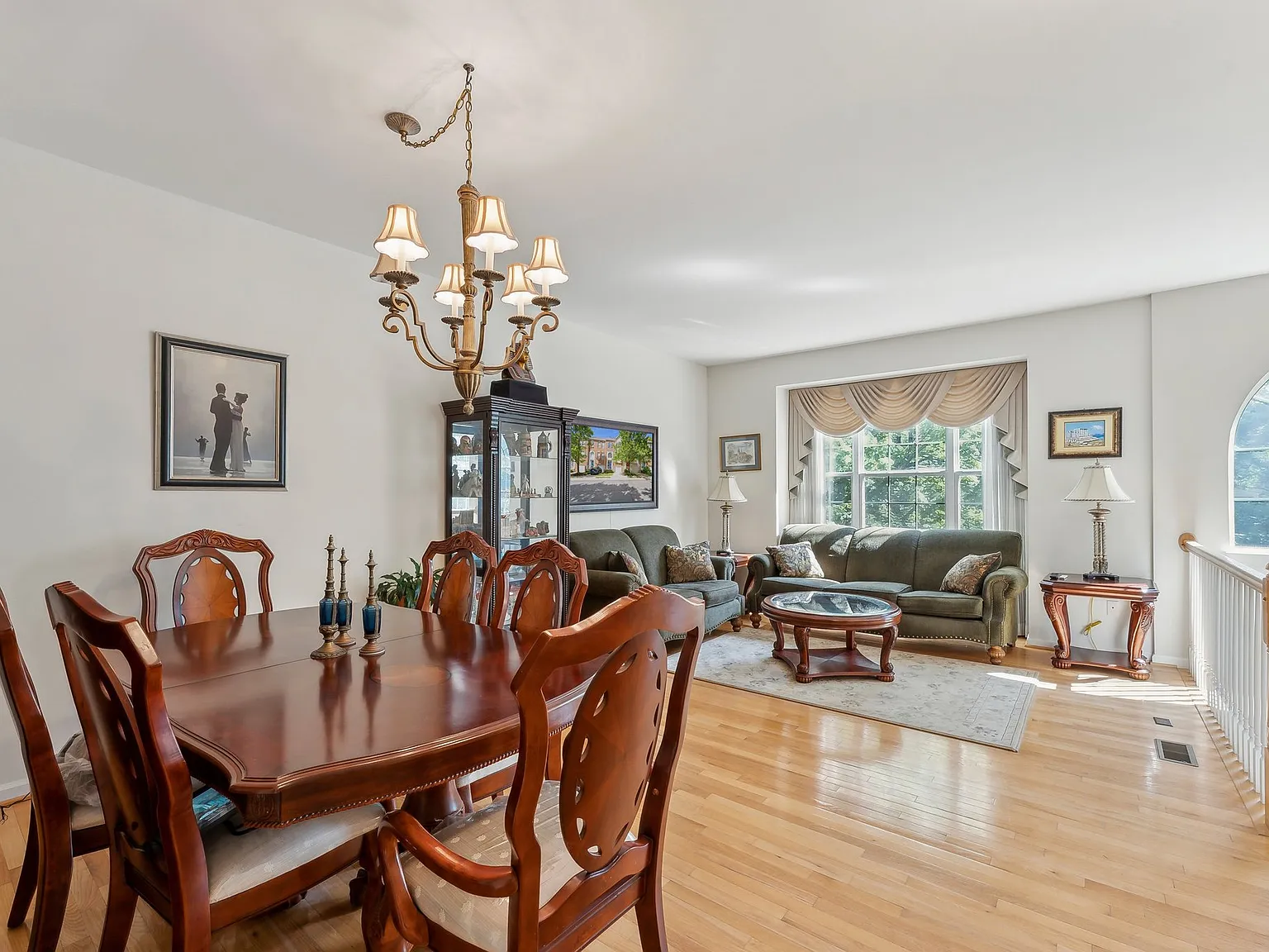 3 bed, 2540 sqft, $3,650 — Photo 2