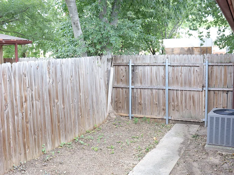 10020 Redondo Dr — Photo 23