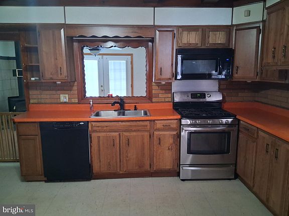 4th image of 265 View St