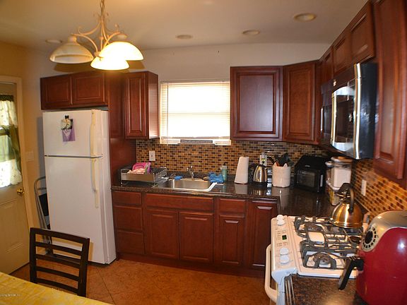 3rd image of 134 Foch Ave