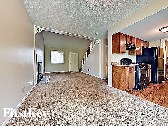 4th image of 695 Clearwood Ct
