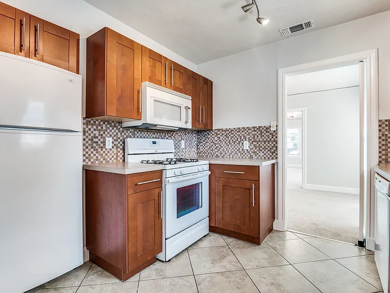 1324 Kings Hwy #3 — Photo 5